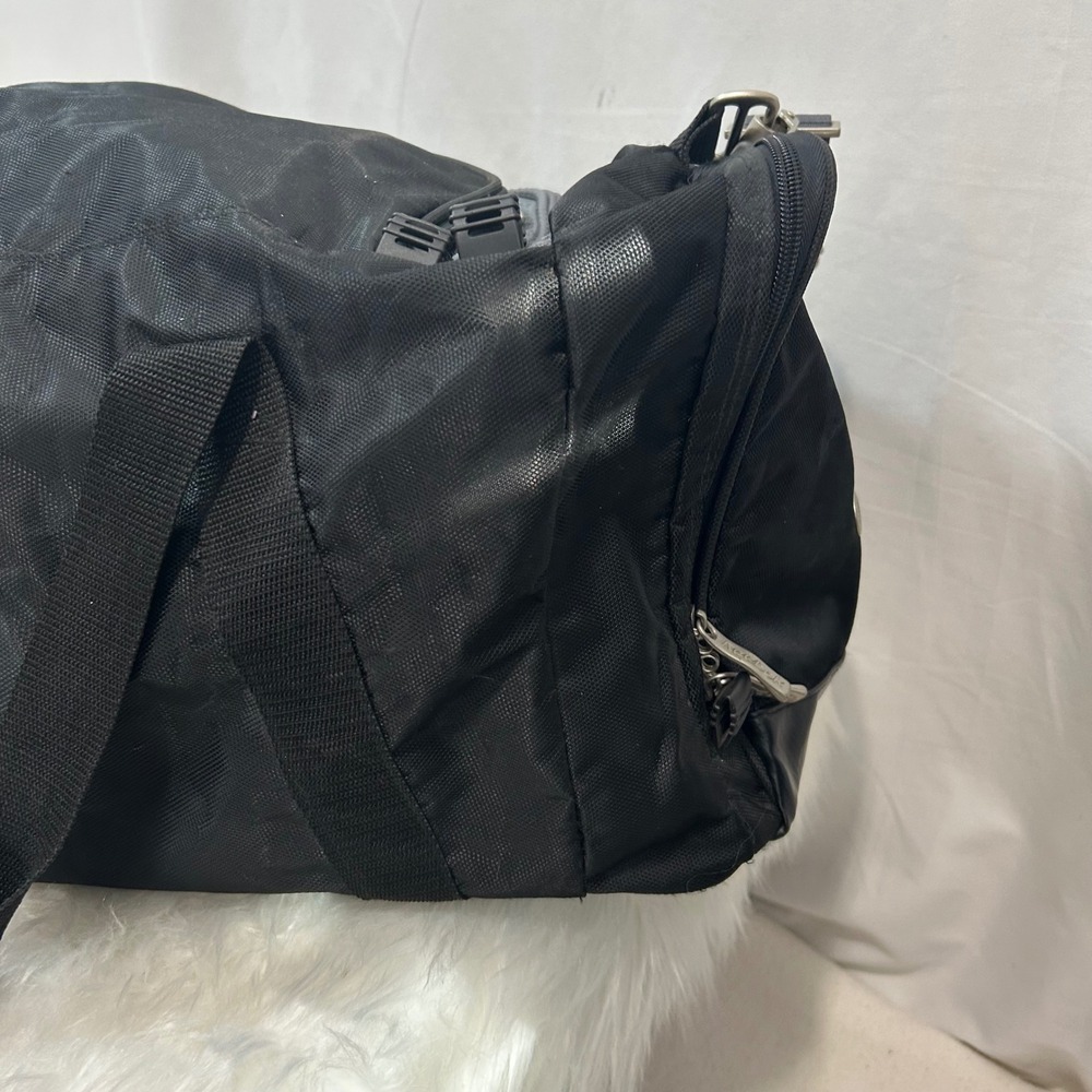 Reebok Duffle Bag Black and Gray Gym Travel Carry On with Shoulder Strap - Picture 7 of 8
